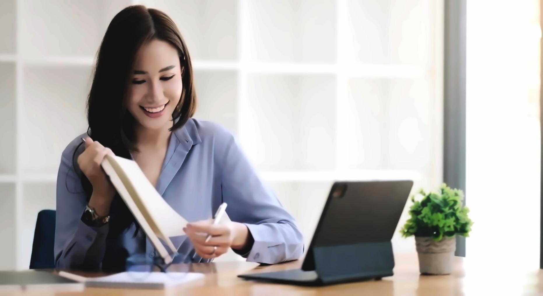 Herramientas digitales y materiales de estudio para educación financiera práctica